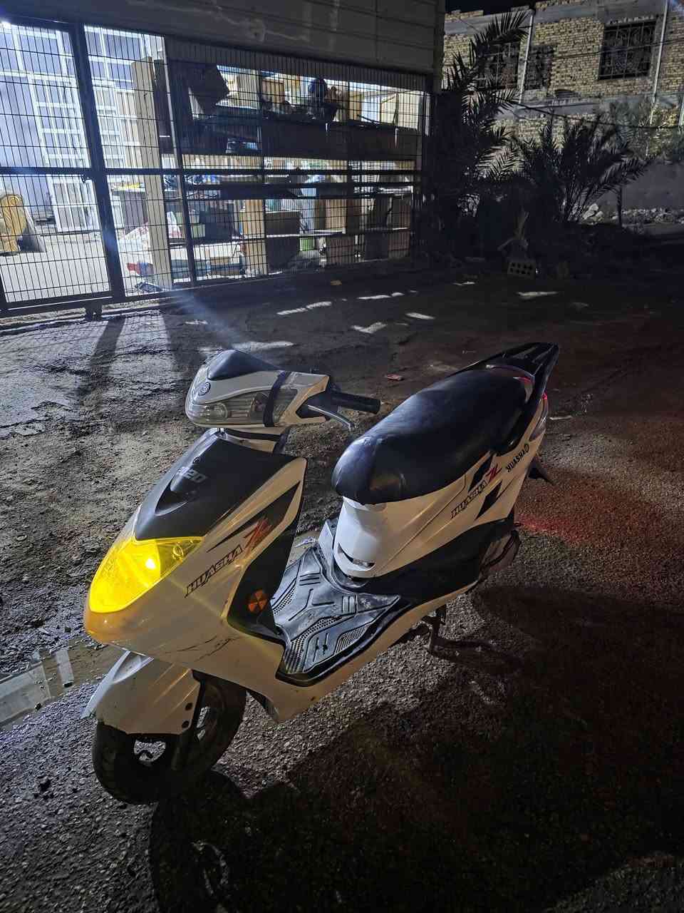 السلام عليكم عدة دراجة سجن الصيني للبيئة دراجة فول. مفتوحة مرة واحدة نجفته، سعر 350 وبيها مجال بس الدكمه مال  السلف ما يشتغل تواصل *********** فقط واتساب
