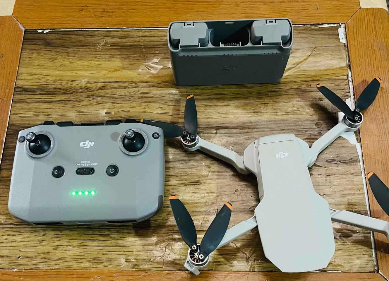 درون Dji للبيع بغداد بسعر مناسب 
ثلاثة بطاريات جهاز تحكم كاملة 
استعمال قليل كلش للاستفسار ***********
