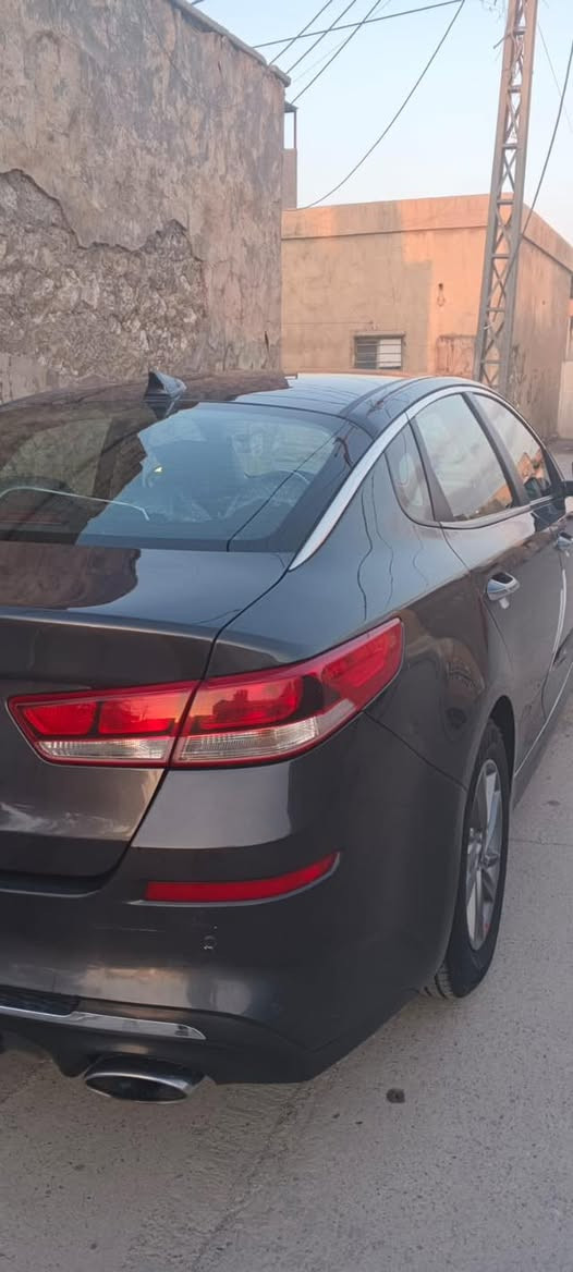 سلام عليكم ورحمة الله وبركاته سياره للبيع كيه أوبتيما لون رصاصي موديل 2020 ماشي 70km سعر 144$ وبي مجال للطيبين رقم هاتف ***********
