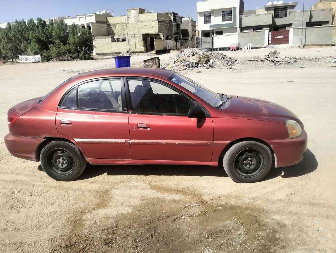 السلام عليكم
كيا ريو 2003 كير عادي 
رقم كربلاء الماني سنوية لل 29 
سيارة بلادية مامصبوغة بيها جراد قليل 
مكفولة من الضربة القوية 
تخم تاير نظيف كهربائيات بلادية 
السعر 37 وبيها مجال الشراي يتصل ***********
