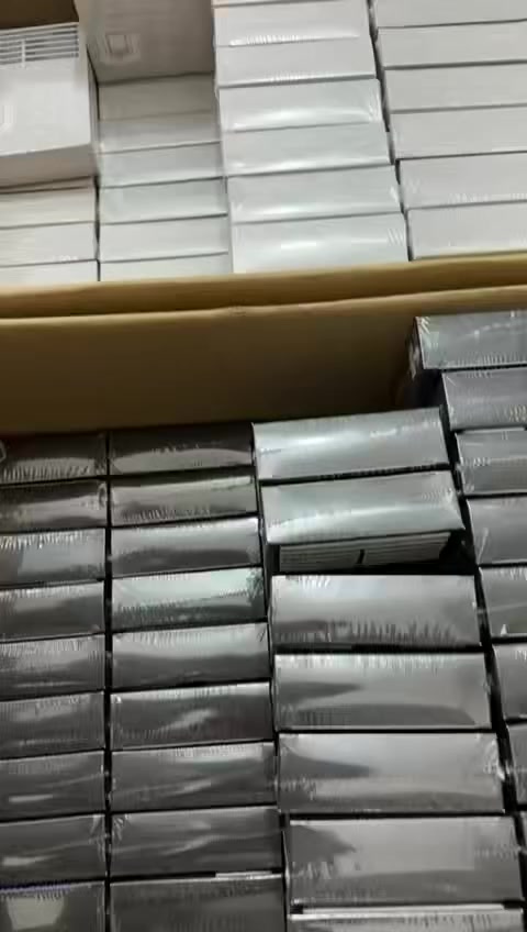 سماعات ايربود جملة فقط
اقل كمية 20 قطعة 
سعر القطعة 2,000 دينار
للحجز ***********
واذا تريد مفرد ، فعندي ٣ قطع ٩٠٠٠ الف و التوصيل ٥٠٠٠
