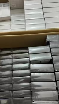 سماعات ايربود جملة فقط اقل كمية 20 قطعة  سعر القطعة 2,000 دينار للحجز ...