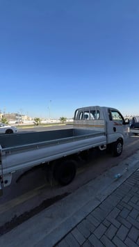 شاحنة • مركبة • مكينة مسكر مجول • مكينة وكير كفالة • تخم تاير جديد • ت...