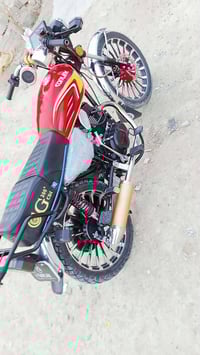 شباب دراجة  موديل 2025 ضاغطة وزنجيل  بعدها زيرو لونها برتقالي يخبل ماش...