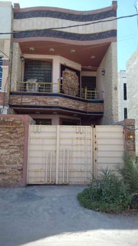 دار للبيع مساحه ١٠٠ م يحتوي على ٤ غرف نوم  وصاله مدخلين حمامات عدد ٣ و...