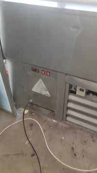 عارضة ايس كريم للبيع مستعمله للبيع 07806709821