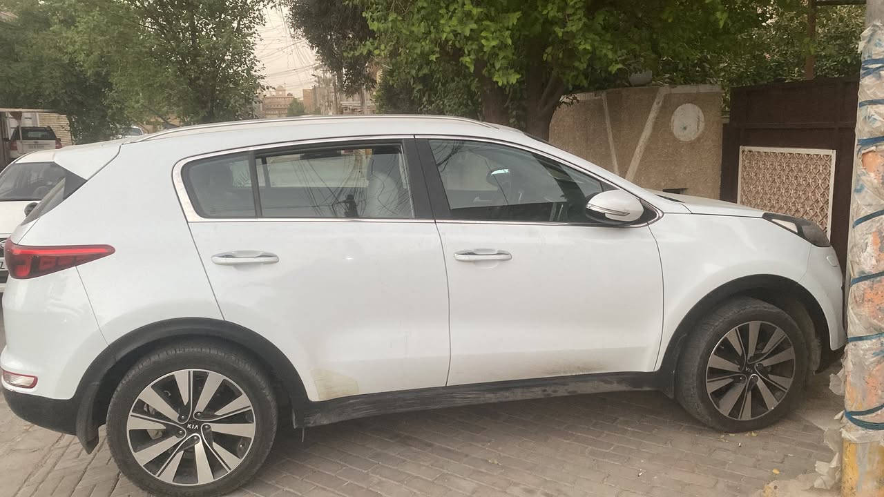 السلام عليكم سبورتج ٢٠١٧ خليجي .
ماشية ١٤٨ الف نص فول . 
السونار مرفق ويا الصور . 
السعر ١٨٠ وبيها مجال للشراي 
تواصل على رقمي ما متوفر على الفيس . 
***********
