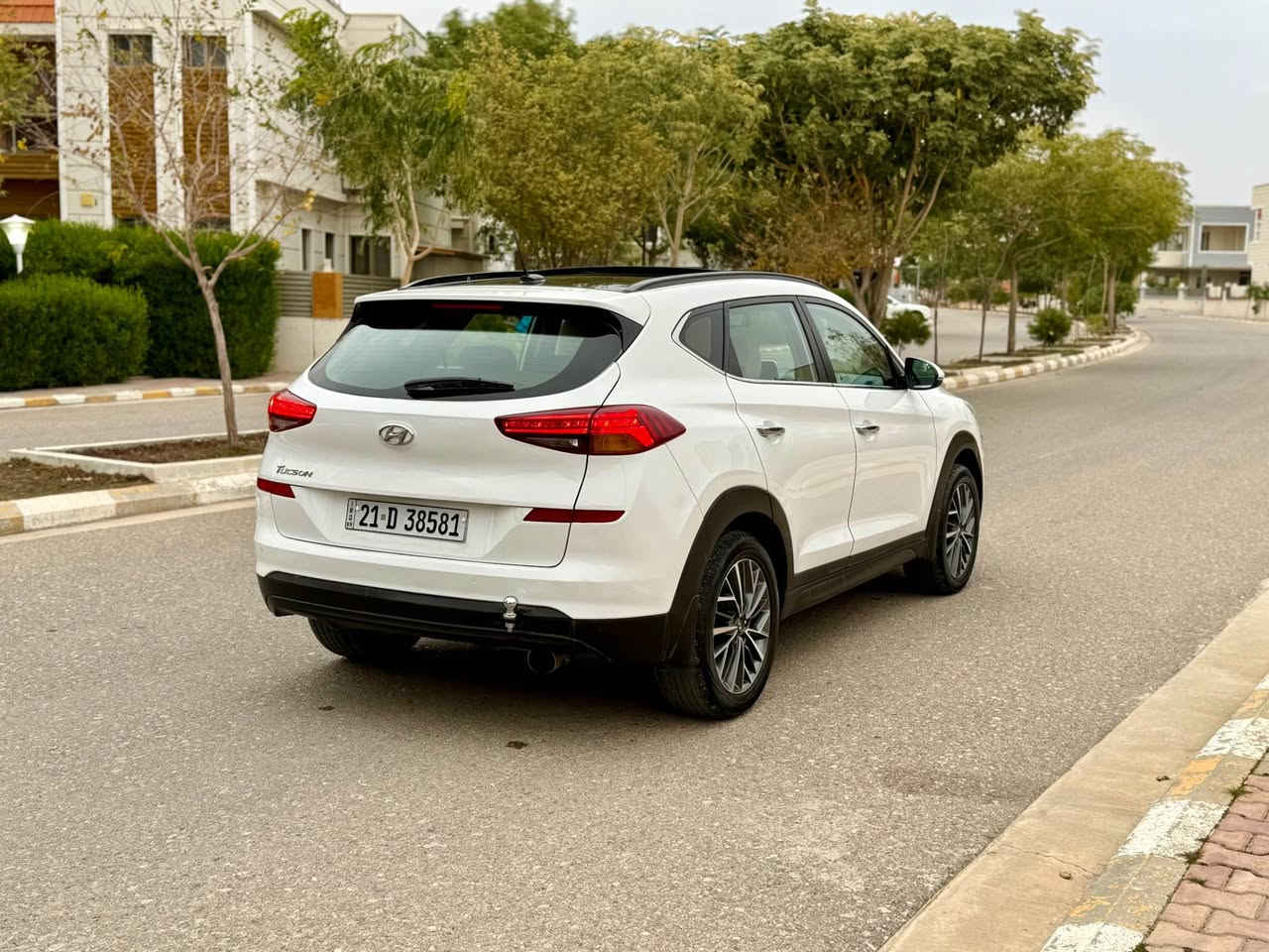 سلام عليكم 
توسان خليجي موديل 2019 
فول موصفات 
بصمه بانوراما 
كشن جلد + كهرباء 
تبريد قطعتين 
شحن لاسلكي 
كامرا + حساس امامي حساس  خلفي 
بعد بي اهواي موصفات 
ماشي 120 الف 
كير محرك بشرط 
تخم تاير صدر كله جديد 
سيارا  بدون صبغ بي بارد موجود السونار ويا المنشور 
سعر 195 بي مجال 
مكاني ديالى خانقين 
*********** خناقين, ديالى
