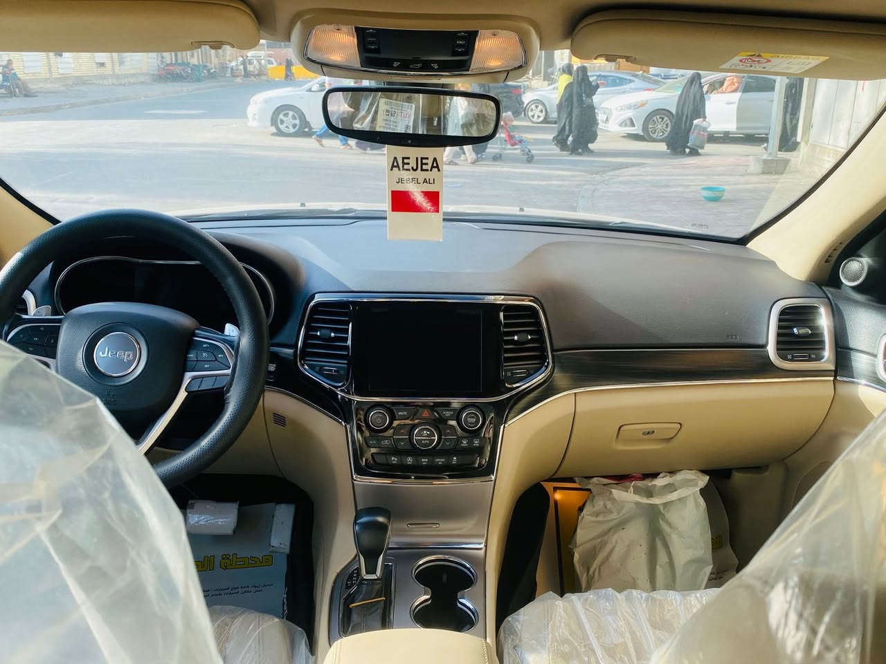 السلام عليكم ورحمة الله وبركاته 
جيب كراند شيروكي موديل 2020 للبيع 
لمتدد بلاص لون بنفسجي مميز 
خليجي مكفوله كفاله عامه
كير مكينه تبريد حداديه كوله نظيف جدا  
المواصفات
دفع رباعي
ناقل حركه 8 نمر 
داخل بيجي ثلاث شاشات 
كشنات اماميه كهرباء تدفئه +تبريد 
كشنات خلفيه تدفئه 
مري شفط +رادار +قلاب وي ال R
مري متحسسه 
مانع تصادم خلفي تلقائي 
حساسات خلفيه 
حساسات اماميه +جانيه 
دبل اكزوز 
ستيرن كهرباء
وبعد بيه هواي مواصفات 
السعر الاتصال ع الرقم 
***********
