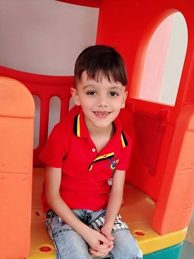 الصيف أقبل.. ومتعتنا بدأت! ☀️
​هل تبحثون عن بيئة آمنة ومرحة لطفلكم هذا الصيف؟ في روضتنا، صممنا لكم المخيم الصيفي الأجمل لدمج المرح بالتعلم! نساعد طفلكِ على استكشاف مواهبه وتفريغ طاقته بنشاطات هادفة.
​🎨 ماذا ينتظر أبطالنا الصغار؟
​تجارب العلوم المرحة: لنكتشف العالم معاً.
​الألعاب المائية والأنشطة الحركية: لانتعاش وصحة ونشاط.
​الفنون والأشغال اليدوية: لتنمية الإبداع والتركيز.
​تنمية المهارات والذكاء: قصص، لغات، وألعاب تفاعلية.
​الطبخ الصغير: لتحضير وجبات صيفية خفيفة بأنفسهم!
​📅 التفاصيل:
​الأعمار المستهدفة: من [تحديد العمر من 6 اشهر الى 6سنوات] 
​أوقات الدوام: من الأحد إلى الخميس، من الساعة [7] صباحاً وحتى [2] ظهراً.
​🎁 خصم خاص للتسجيل المبكر والأخوة! المقاعد محدودة جداً لضمان رعاية مميزة لكل طفل.
📍 للمعلومات والاستفسار، يسعدنا تواصلكم معنا عبر الرسائل أو الاتصال على الرقم: [***********].
