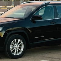 من رخصت الادمن.. جيب شيروكي بزون 19فول ماعده الفتحه ماشيه 45 حقيقي مكي...