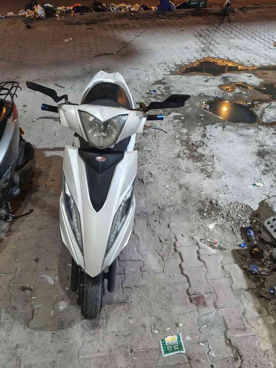 سلام عليكم 

دراجة كامكو جيل 6 كوري 🇰🇷

لون أبيض 🤍

لون الويل 💙

مكفولة مكينة و شاصي وكشر
 
محرك 150cc

كهربائيت كامل سلف لايت بك لايت اشايىر

دراجة اي نقص ما بيها

 السعر 900 وبيها مجال ❤

 بغداد العنوان مدينة الصدر 

للاستفسار   ***********
