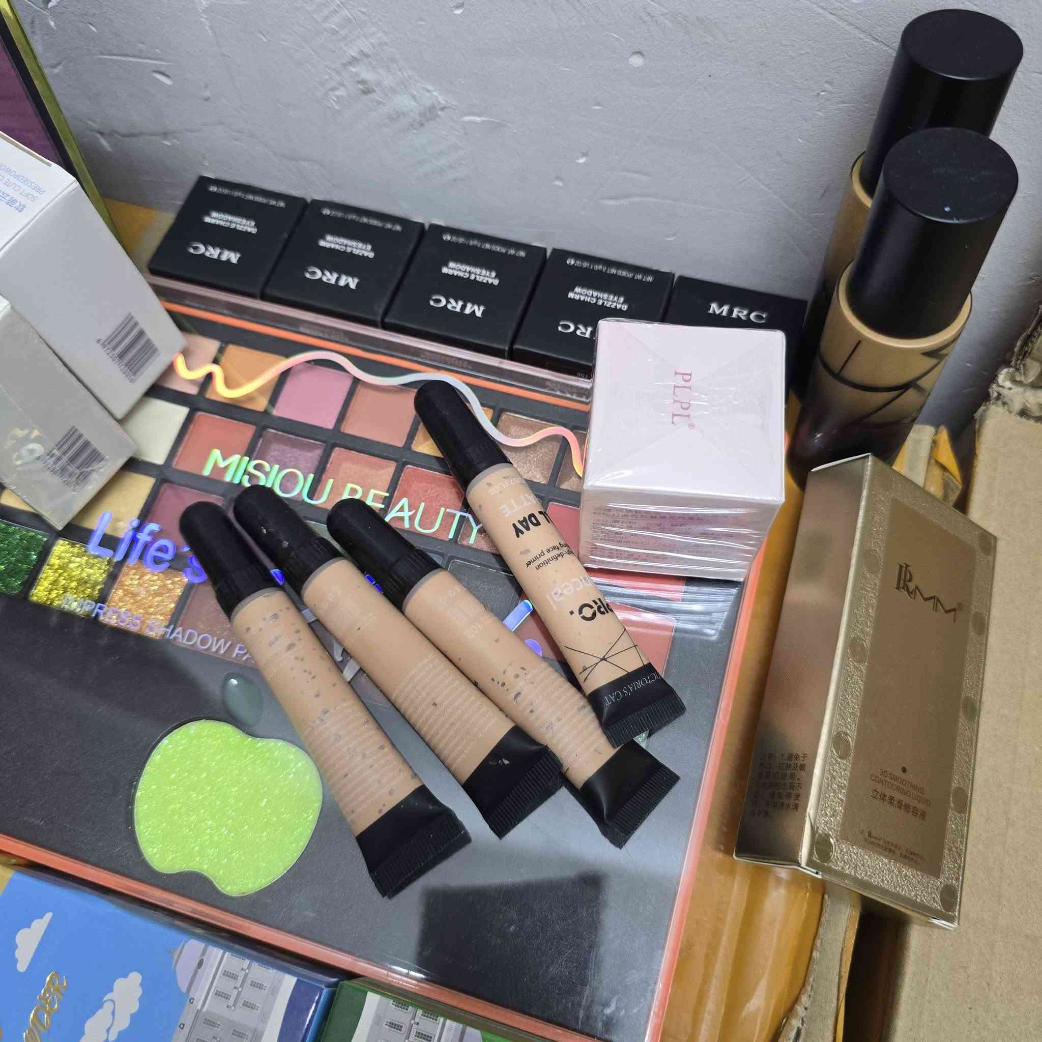 مكياج واصلني جديد
بس ابيعها شلعه تصفيه
لان حولت الشغل 
 العدد اكثر من ١٢٠ قطعه
الي يفيده يدخلي خاص ومنختلف عالسعر


**إذا كنت صاحب هذا الإعلان وتريد حذفه لأي سبب، رجاءا أرسل رسالة إلى الدعم الفني**