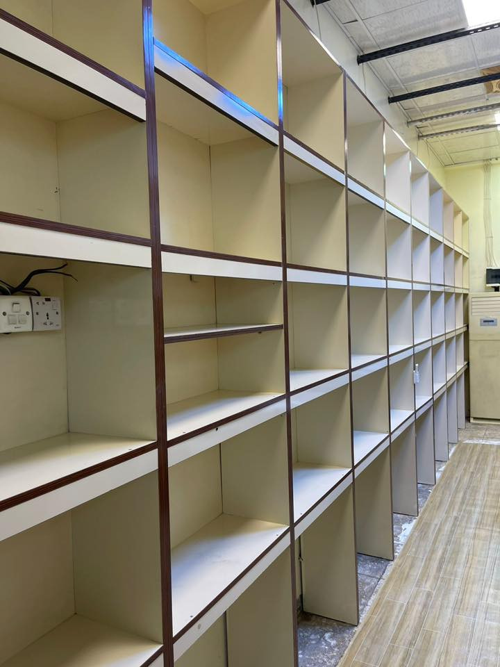 رفوف نضيفات كلش للبيع عدد  20 وحده سعر الوحده على 60 مكاني البنوك علما عرض الوحده 70 سم
***********
