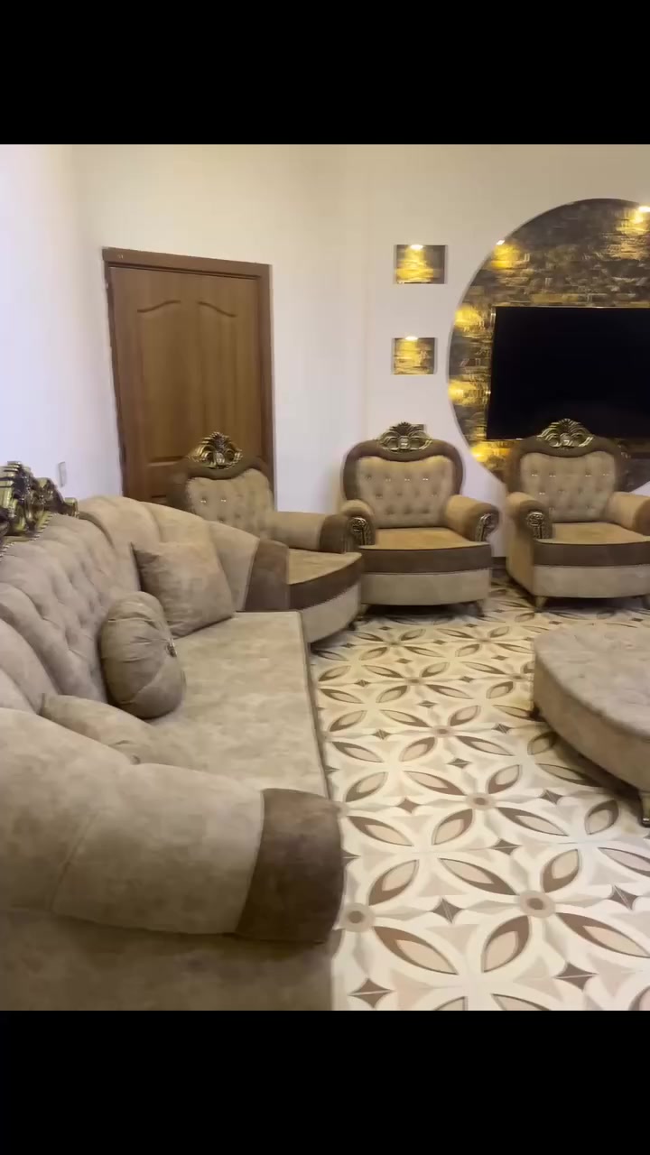 سلام عليكم 
تخم ملكي جديد اي عيب مابي 7 قطع مع طبله وسطيه شراي خابر رقم***********
