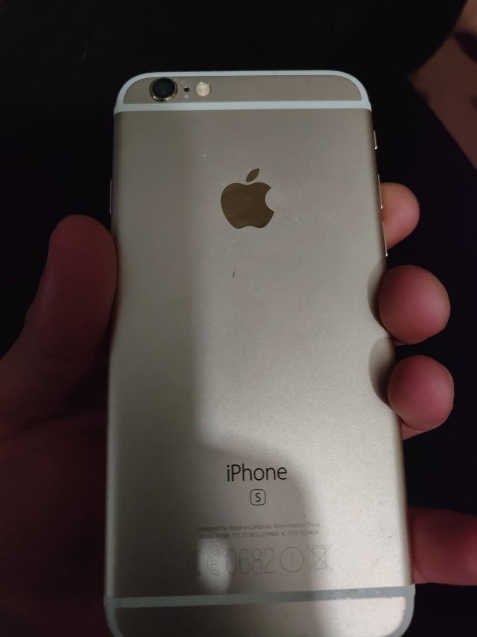 إيفون ٦ للبيع كدامكم فقط كسر بالشاشه ما مبدله ابلاد فقط بطاريه مبدل أصلي ١٠٠ جهاز نضيف كلشي مابيه السعر ٦٠ وبيه مجال بسيط التواصل ع رقم ***********
