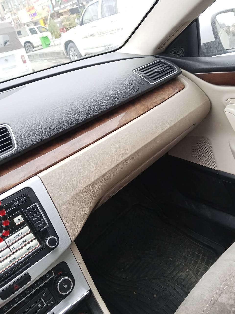 فولكس واكن باسات سي سي محرك 2000 تيربو خلجيه فول مواصفات اقل قطعه صبغ رقم اربيل دولي كير 6 نمر كشنات كهرباء جلد منفصل اشاير مري + ترحيب رادارات هوايه مواصفات عنوانهه بغداد *********** السعر 93 وبي مجال سياره نضيفه بدون اي نقص كلهه على بلاد
