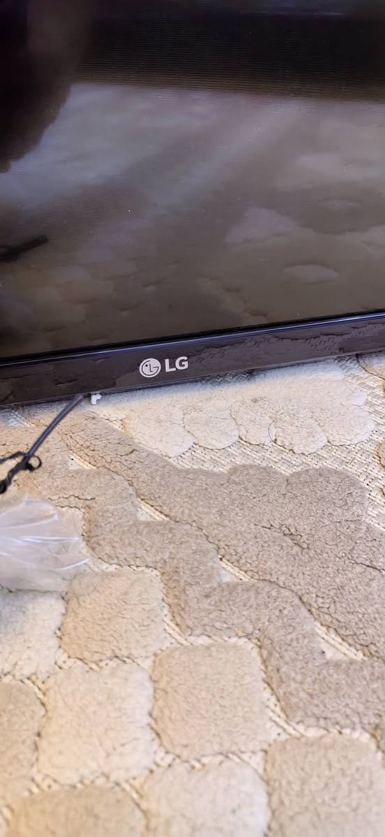 شاشة تلفزيون ماركة LG اصليي
صناعة كوريا الجنوبية 
شاشة نظيفة حجمها 43 بوصة
متوفر وياها ملحقاتها 
محوله وريمونت
بيها رسيفر داخلي 
الشاشة مو ذكية 

السعر 200 الف 
العنوان البصرة- شارع الجزائر
***********
