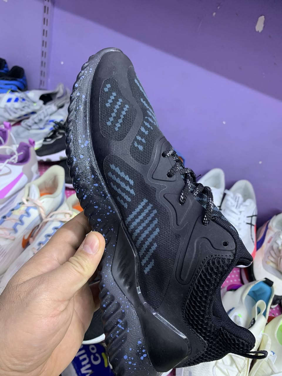 حذاء رياضي طبي باله نضافه 100/100 منشأ فيتنام قياس 45 ونص طول قدم 29 السعر 25 يوجد توصيل جميع المحافظات ***********
