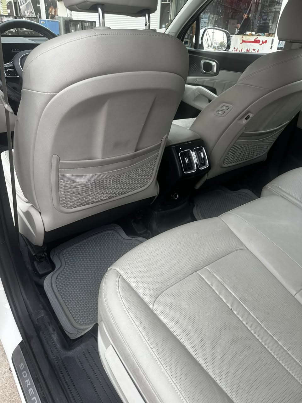 سورنتو 2025للبيع
ماشيه 12الف 

مواصفاتها 

بنراما 

ويل 20

تبريد وتدفئه مقاعد

مقاعد جلد بلادي

شاشه متصله

صندوك كهرباء 

بصمه دخول ذكي تشغيل ذكي تشغيل عن بعد 

كلين تايتل شخط ما بيها مكانها كركوك رقمها اربيل

رقم صاحب السياره *********** سعرها355
