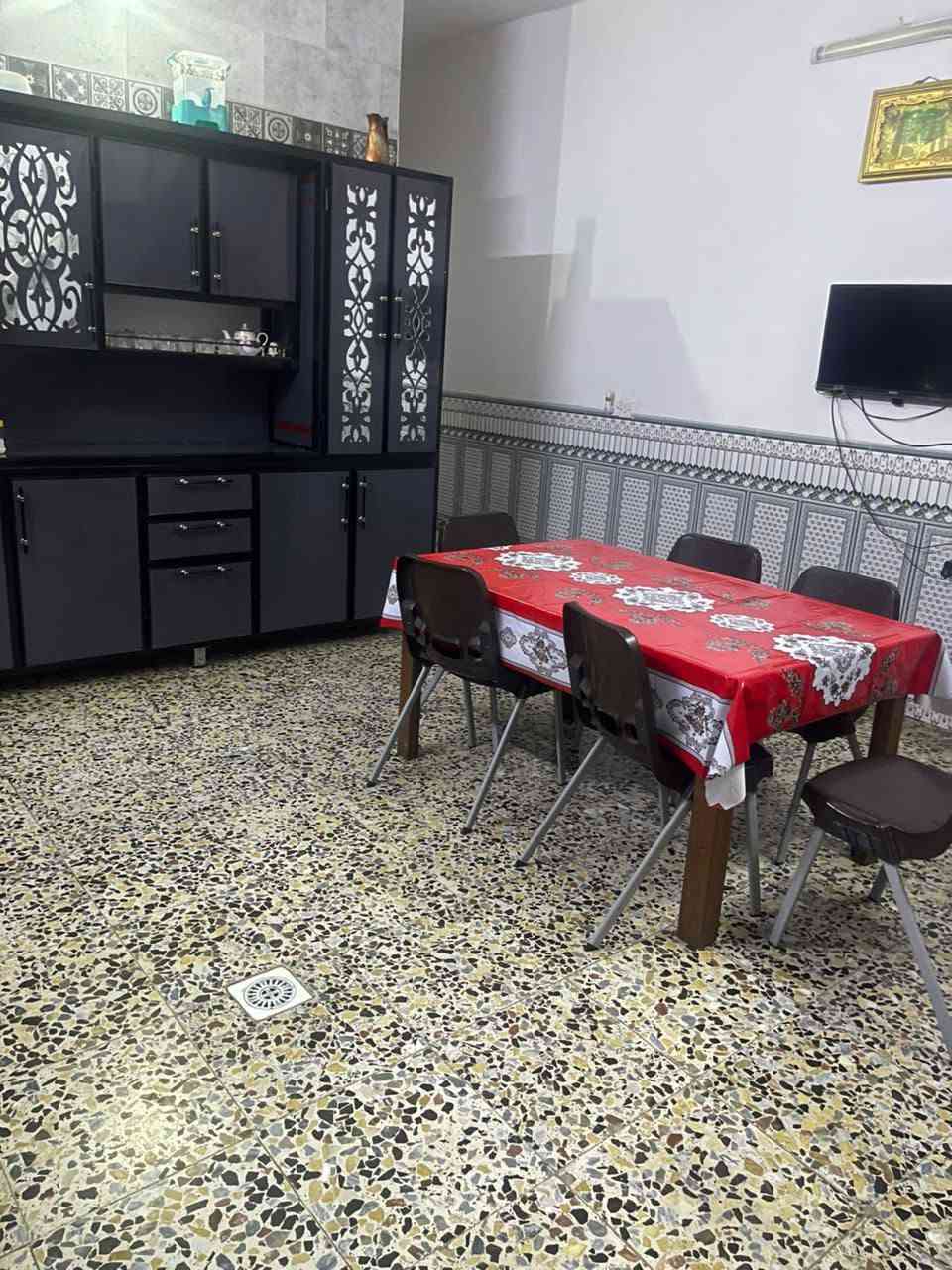 بيت للبيع الشرطة الخامسة مربع ماركت اميرة قرب جامع الجميلي طابو زراعي سند 25 طابقين 3غرف نوم منطقة تبليط مجاري كهرباء ***********
