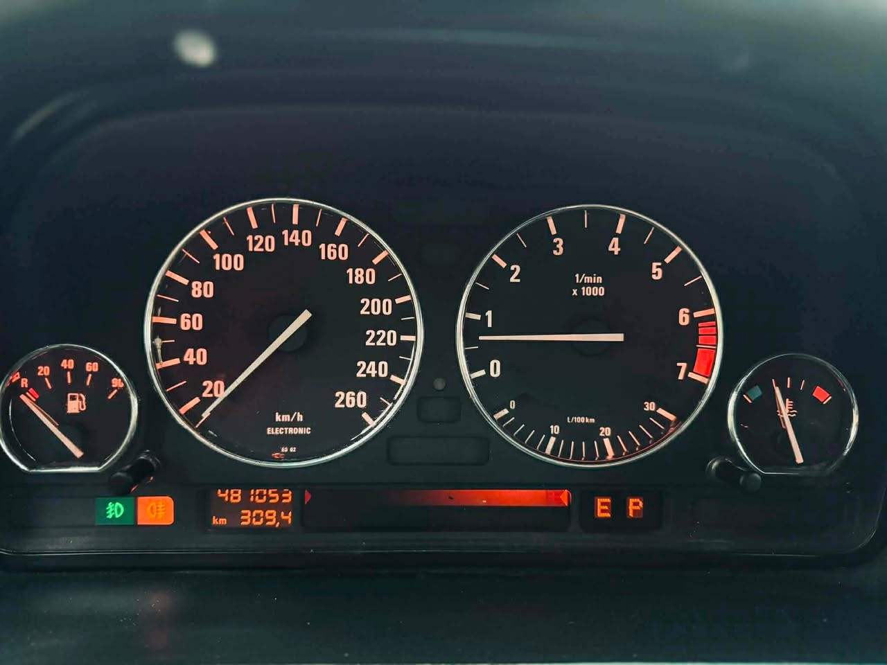 سةرةتا بة ناوي خوا فروشتنی خئرا 525iA BMW1995 فولي بي سلايت سةيارة كة بي دةعم بي بوياخ  سةيارةكة ارم بلاستيك هةوليرة ارمو ئةوةليات بةشةرت جوار تايةو ويلي ناو باكةت سةيارةكة يةك دينار مةسروفي نيية تةبريد لةسةر سويج سةيارةكة توند و تولة بةشةرتي ١٠٠ فيتةر لة رةسم جونة روبةروش ئاواية  ئةوةش رةقةم موبايل فايبةر و وةتس اپي لةسةرة ***********
