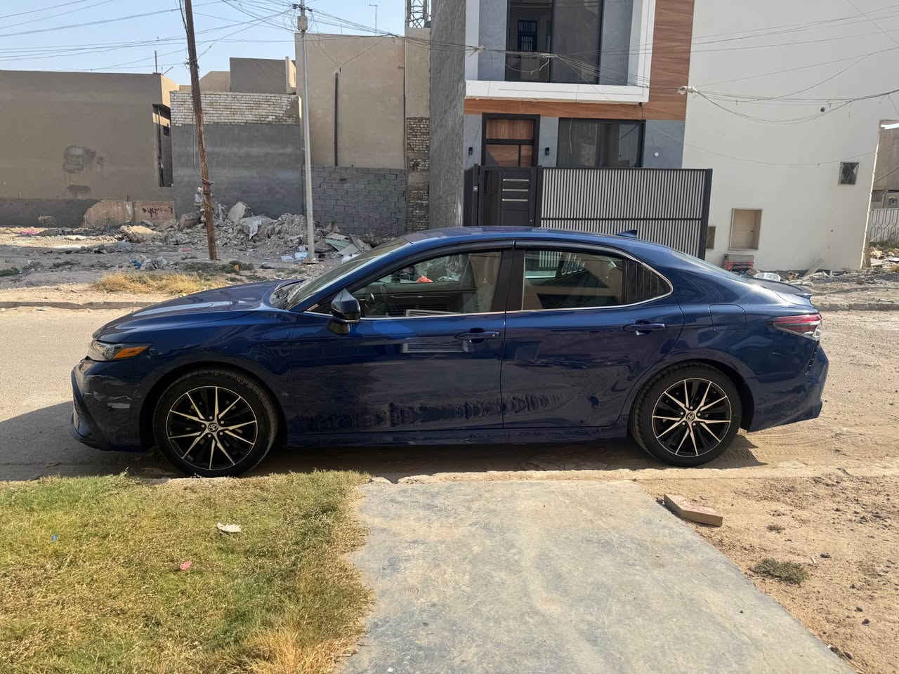 كامري ٢٠٢٣ se امريكي حادثها موضح بالصوره باب عكس السايق وصابغين الباب الوراه (بابتين )
السياره ماشيه ٣٨ الف ميل 
جديده عله ايدي ادامة جديده تخم تاير جديد 
دهن مبدل  قبل شكم يوم 
رقم اربيل تحويل شوكت متحب
السياره مواصفات se معروفه 
مكان بغداد 
السعر ١٩٥ بيها مجال 
الرقم *********** بغداد, العراق
