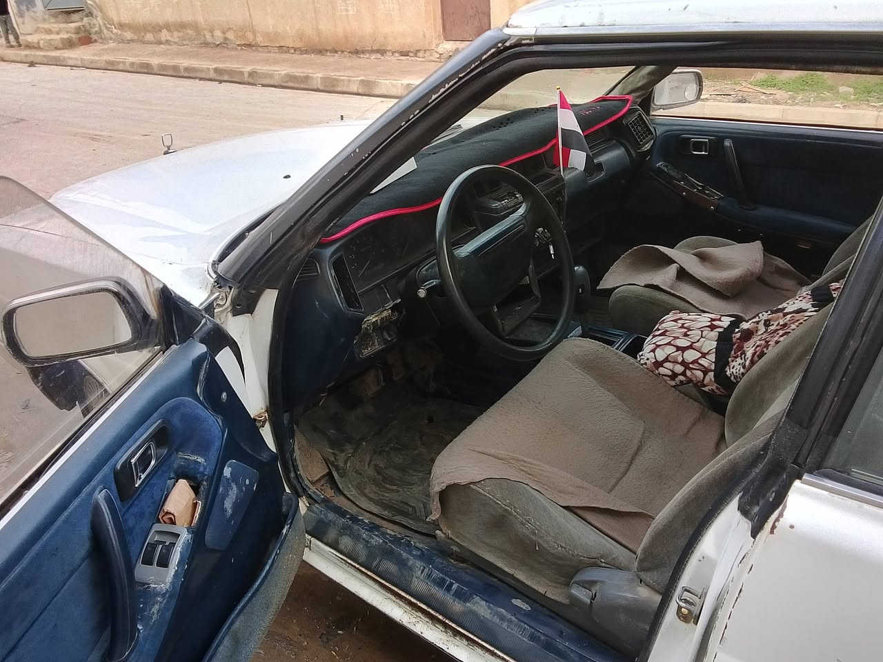 السلام عليكم هارتوب للبيع رقم بغداد قديم والشرعي بكيارة موديل 1991 السعر 30وبيها مجال التواصل ***********
