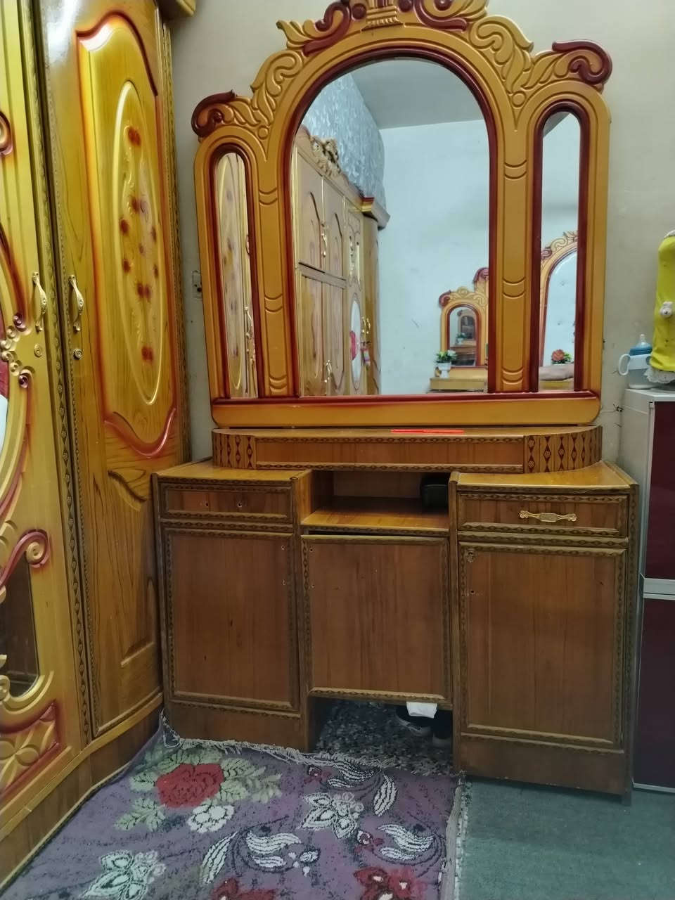 السلام عليكم غرفه نوم ام السته للبيع مكان بغداد المعامل ***********
