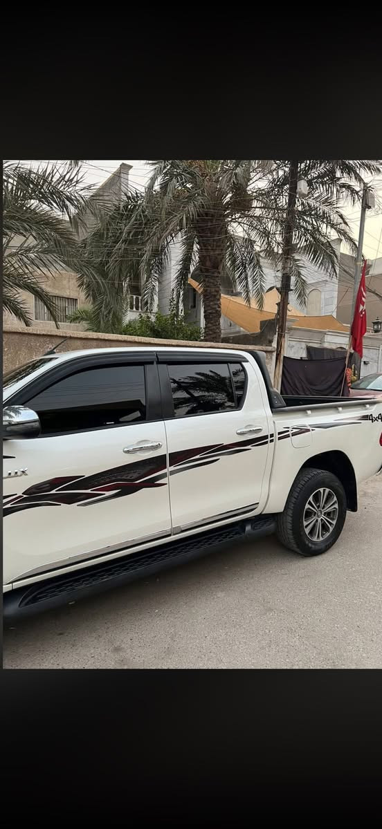 السلام عليكم للبيع بيكم تويوتا هايلوكس فور ويل سعودي  موديل ٢٠٢٢ مكفولة من الحادث بيها بارد كد شبر بالجاملغ الخلفي رقم اربيل سنوية نافذة 2028 كشنات الامامي تدفئة  تبريد السعر ٣٢٠ وبي مجال قليل حك الجية مكان السيارة بغداد البلديات الاتصال على الرقم ***********
