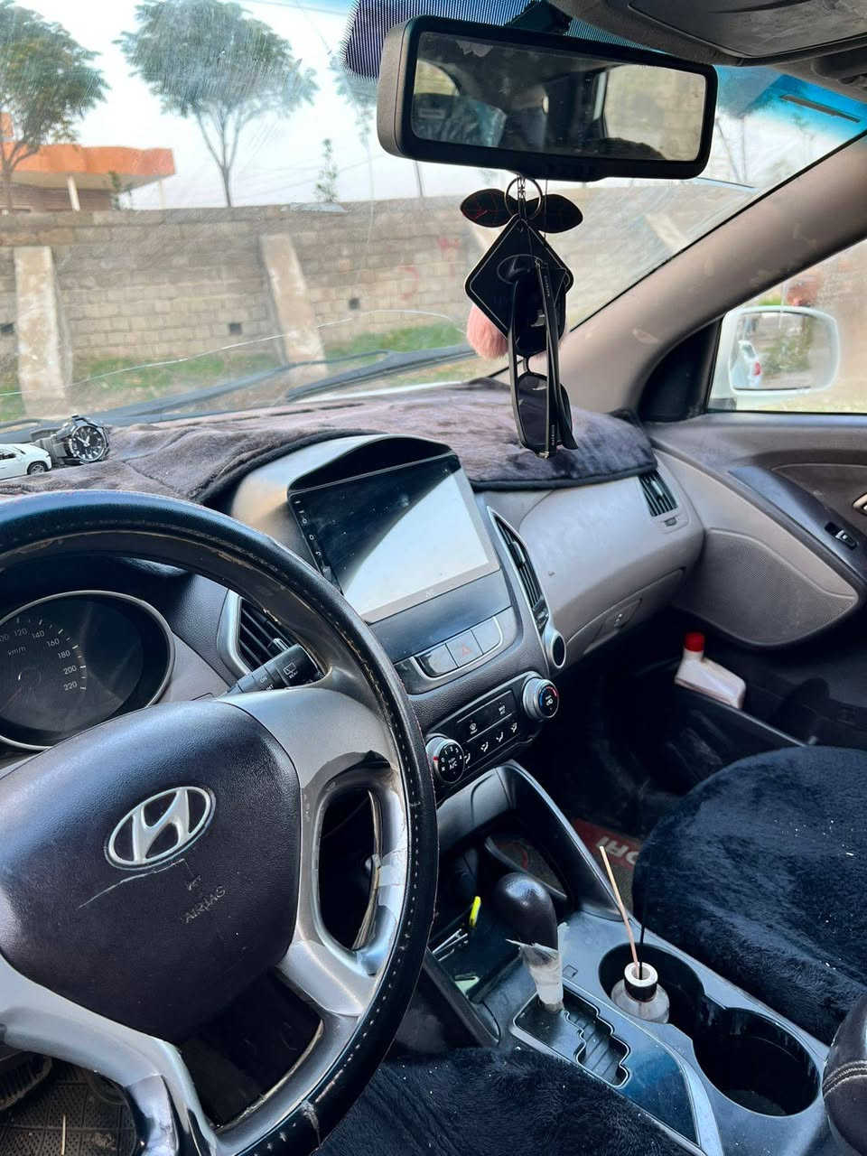 السلام عليكم للبيع توكسن موديل ٢٠١١خلجي بانوراما سياره جاهزه من كلشي  رقم دهوك بسمي شرط تحويل بيه صبغ حزام ابيع عام بدون ضربت شوصي وخلف  تكيه عل صفحه  السعر ١٠٨ قفل رقم موبايل ***********كورك ***********اسيا
