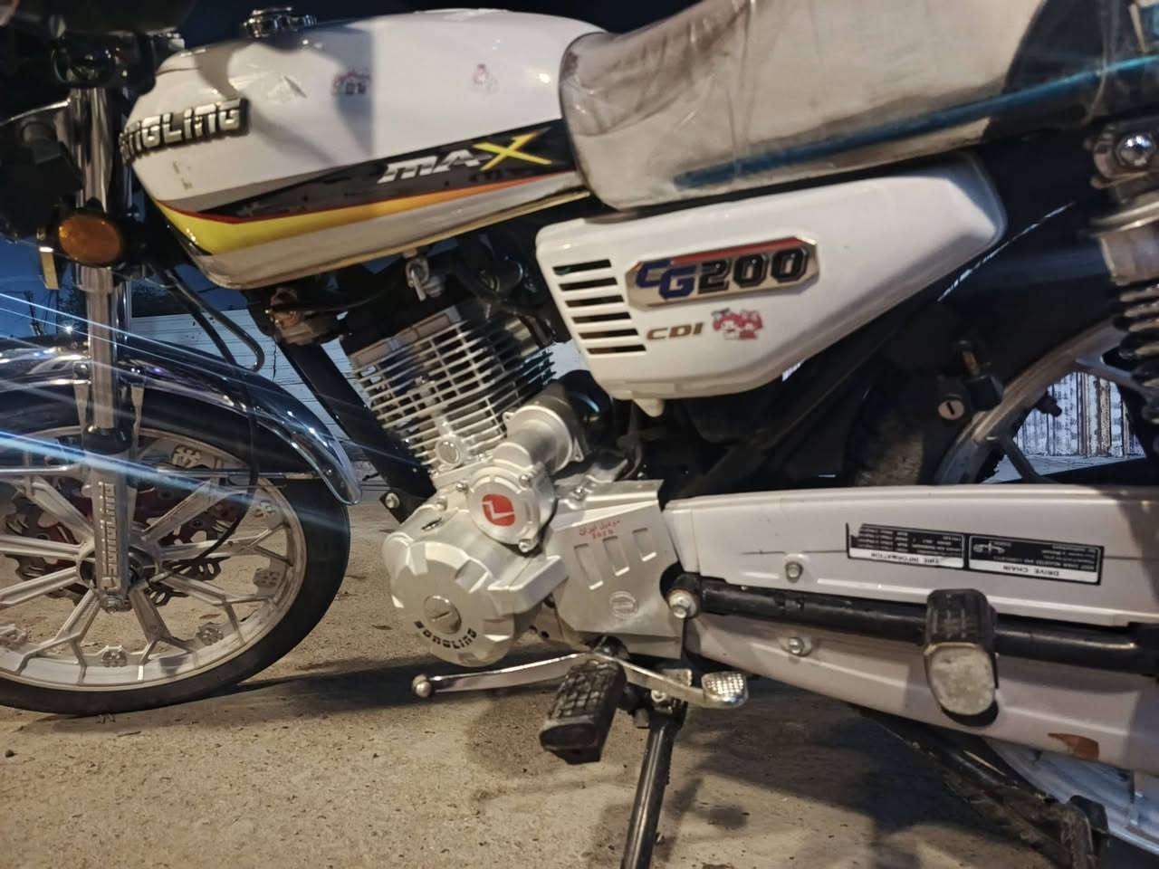 سلام عليكم دراجه سونك مديل 2025محرك 200cc دراجه جديده تجي وتشوفهه دراجه بصمه تشغيل عن بعد دراجه كامله شغل واطلع مناقصهه شي سعرهه 750 وبيهه مجال حك الجيه مكاني بغداد الحسينيه مال راشديه متواجد ع واتساب رقم ***********
