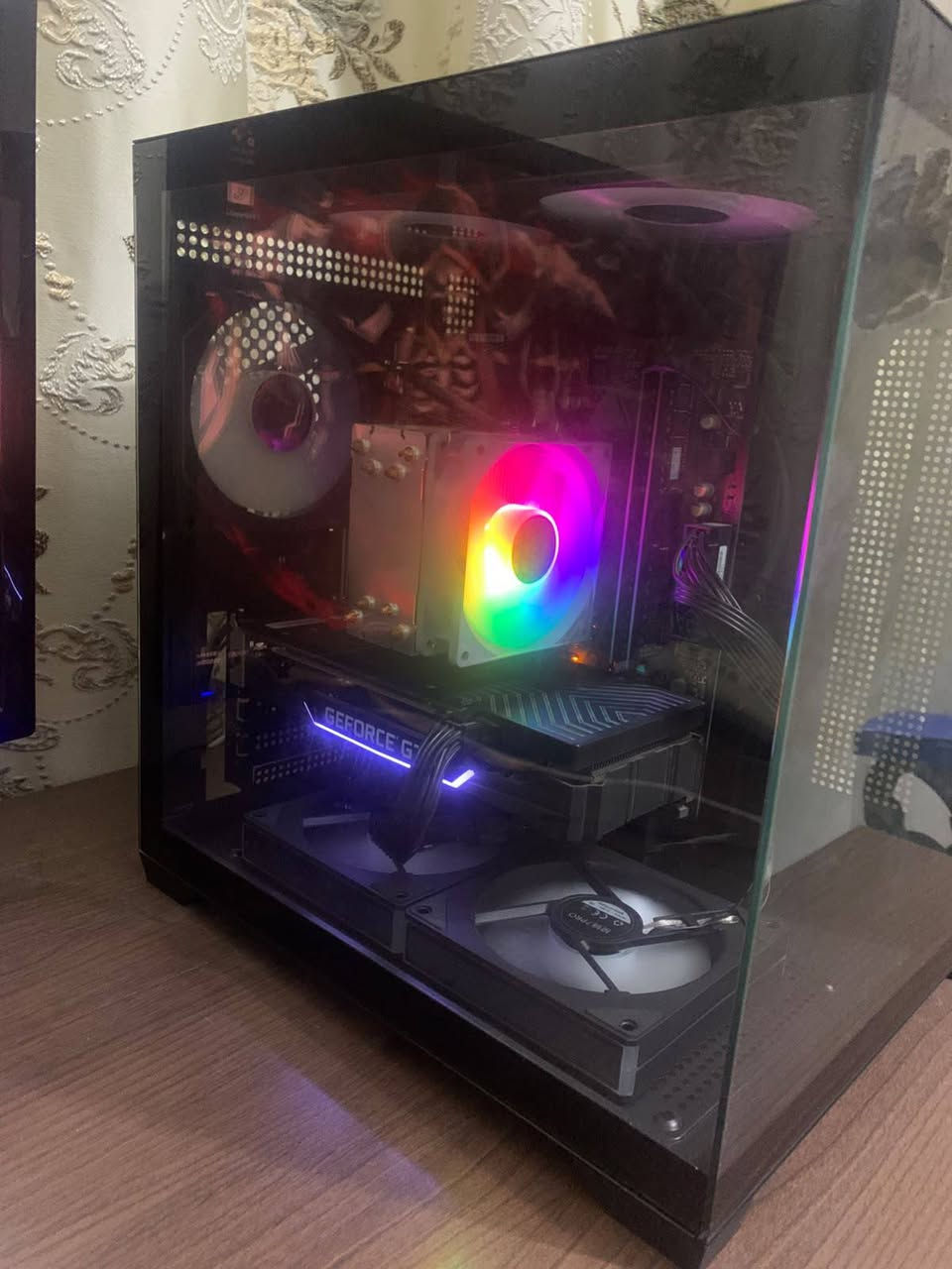 السلام عليكم بي سي كيمنك
🔹المعالج: AMD Ryzen 5 3600 (6 Cores / 12 Threads)

🔹 كرت الشاشة: NVIDIA GeForce GTX 1660 Super

🔹 اللوحة الأم: B450

🔹 الرام: 16GB DDR4

🔹 التخزين: 512GB M.2 SSD

🔹 مزود الطاقة: DeepCool 650W

🔹 الكيس: GAM مع 5 مراوح تبريد

✅ حرارة كرت الشاشة بالألعاب الثقيلة مثل Red Dead Redemption 2 ما تتجاوز 70°.
✅ الجهاز نظيف وشغله ممتاز، مناسب للألعاب، الدراسة، والمونتاج
تواصل واتساب فقط ***********
