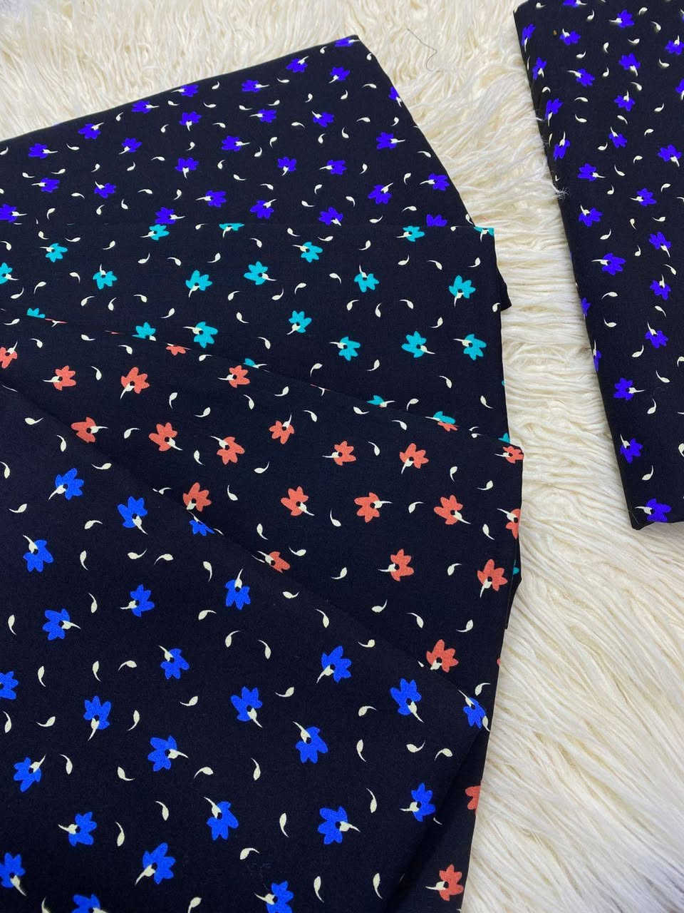 كشمير ايطالي جمله ومفرد الحجز وات ساب *********** يوجد توصيل سريع لكل محافضات العراق تختارون اليعجبكم حتلو قطعة وحده  وتدللون علينه خياطات عراقيه
