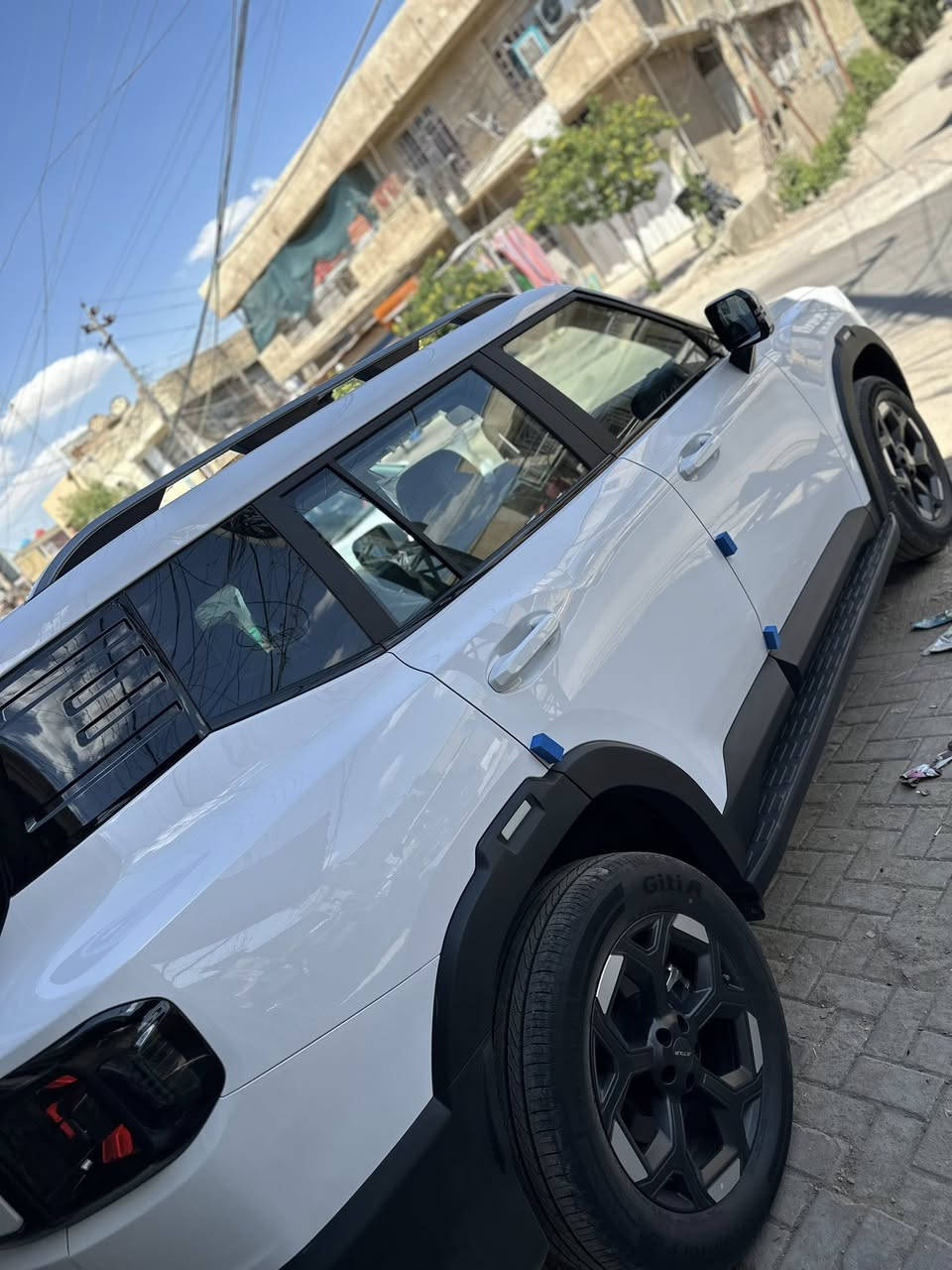 جیتور T1 2.0L LUXURY
الموديل: 2025 
العداد: 26 الف 
المحرك: 4 أسطوانات 2.0L تيربو 254 
ناقل الحركة: اوتوماتيكي من 8 سرعات
نظام الدفع: دفع رباعي 
*فتحة سقف بانوراما 1.1م
*مثبت سرعة مع رادار تفاعلي
*نظام الكبح التلقائي في حالة الطوارئ
*نظام منع التصادم الامامي والخلفي
*كاميرات محيطية 540 درجة
*حساسات اصطفاف أمامية وخلفية
*نظام مراقبة النقطة العمياء 
*نظام تحذير مغادرة المسار
*نظام المساعدة للبقاء في المسار
*نظام القيادة شبه الذاتية
*نظام اوامر و تحكم صوتي
*مقصورة الركاب من الجلد الفاخر 
*مقعد السائق والراكب كهربائي
*مقعد السائق مزود بذاكرة لحفظ وضعيات
*مصابيح أمامية و خلفية أوتوماتيكية LED مع مصابيح نهارية
*شاحن هاتف لاسلكي سريع
السعر 36 مليون وبيها مجال بسيط
‭                0770 013 4141‬ بغداد الكريعات
