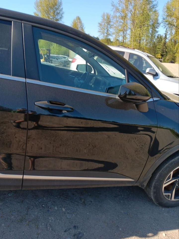 ياالله 
السلام عليكم سبورتج  2023 LX وارد امريكي 
                                            المسافه المقطوعه: ٣٠ الف ميل 
  الضرر : فقط تبديل دعامية امامي
#مواصفاتها 
1.شاشه 
2. كامرا 
3. رادار تحديد مسار
4.تحكم 
5. ويل كب
6. فور ويل 
7.كشافات 
8. قطعتين تبريد
9. حساسات خلفيه

#السعر  : ١٧٨وبيها مجال بسيط  
تفاصيل اكثر هذا الرقم *********** تحياتي
مكاني بغداد مظفر
