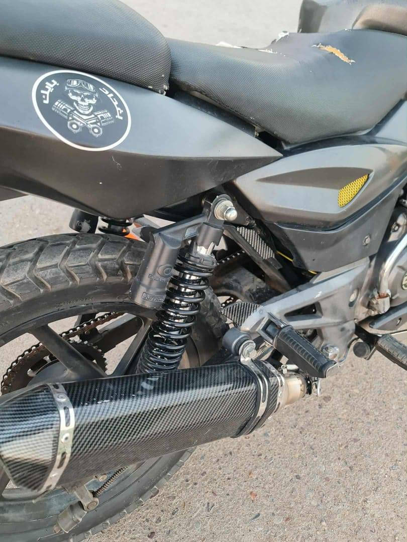 وضع AI
السعر مليون وبيها مجال 
مكاني بغداد جميلة

الدراجة النارية الظاهرة في الصورة هي من نوع 

باجاج بولسار 150 نيون (Bajaj Pulsar 150 Neon). 

￼YouTube +1

تتميز هذه الدراجة بالمواصفات والمعلومات التالية:

المواصفات الأساسية

المحرك: محرك بسعة 150 سي سي.

التصميم: يتميز هذا الإصدار (Neon) بلمسات لونية مميزة (مثل الأصفر أو الفضي) على خلفية من اللون الرمادي المطفي (Matte Grey) أو الأسود.

الموديلات: تتوفر موديلات مختلفة منها مثل موديل 2019 و2021. 

التوفر والأسعار (حسب المصادر)

تتوفر هذه الدراجة في سوق المستعمل في العراق، لا سيما في بغداد، حيث تُعرض أحياناً بأسعار تقريبية تتراوح حول 850 دولاراً حسب حالة الدراجة.

توجد مجموعات مخصصة على منصات التواصل الاجتماعي لتداول قطع غيارها ("تفصيخ") أو بيع الدراجات كاملة. 

معلومات إضافية

تُعرف الدراجة بأدائها العملي وتصميمها الرياضي الكلاسيكي الذي يشتهر في الأسواق الآسيوية والعربية.

تأتي الدراجة بمقعد يتسع لشخصين وخيارات تشغيل إلكتروني (Self Ignition) وفرامل قرصية أمامية. 

￼GetRentacar.com +1

￼

￼

Instagram

SOLD ))) Credit cards accepted Exchange accepted Call us for ...

￼

￼

UdeA

In Nepal 150 Price Pulsar R15 Price Twin Disc On Road Price ...

￼

￼

atilganinsaat.com

Disc Lime Green Pulsar 150 Bs6 Neon 2019 Pulsar 150 Neon ...

￼

￼

registry.ru.ac.ke

New Model On Road Price In 150 Bajaj Pulsar 2021 2019 Bajaj ...

￼

￼

www.clinicaveterinariasanjorge.com

pulsar 150 bike model

￼

￼

Facebook

السلام عليكم شباب غراض بولسر موجوده كامله تفصيخ +مكينه نضيفه

￼

￼

Facebook

سلام عليكم دراجه بولسر للبيع السعر 850 وبيه مجال شي قليل ...

￼

￼

YouTube

مواصفات وعيوب دراجة بولسر نيون 150 - YouTube

￼

￼

Facebook

السلام عليكم بولسر موديل 2021 ماشيه 29.000km رقم وسنويه بغداد ...

￼

￼

YouTube

مواصفات وعيوب دراجة بولسر نيون 150 - YouTube

￼

￼

capitole-nyon.ch

Best pulsar 150 matte black Hotsell Bajaj Pulsar 150 Classic ...

￼

￼

OLX India

Urgent sell - Motorcycles in Rajawas, Jaipur - 1834476549

￼

￼

Jugador Inicial

pulsar neon 150 cc

￼

￼

YouTube

تجربة تسارع دراجه بولسر نيون 150 - YouTube

￼

￼

www.sietesetenta.com.ar

Bike 180f Neon Pulsar 180f Abs Bajaj Pulsar 150 1st Owner ...

￼

￼

GetRentacar.com

إيجار BAJAJ Pulsar 2017 من US$ 5/يوم في Bhubaneshwar, Odisha ...

￼

￼

stahlfabrik.com.br

2016 Model Second Bike Pulsar 150 Pulsar Bikes 2016 Pulsar ...

￼

￼

91Wheels

Reliable Performance and Comfort - Owner Review of Bajaj ...

￼

￼

fisi-on.com

Pulsar Bike Pulsar Neon Silver 150 Pulsar 150cc Pulsar Neon ...

￼

￼

Pinterest

Bajaj Pulsar 150 2019 Motorcycle

￼

￼

Instagram

🏍️ BIKE CENTRAL — Multi Brand Pre-Owned Bike Store 🔥 BAJAJ ...

￼

￼

www.pamelacampagna.com

HOT ! Yellow Colour Neon 150 Pulsar Yellow Colour Pulsar ...

￼

￼

citizen.wine

pulsar neon silver 150

￼

￼

hydstm.com

Top pulsar 150 neon seat cover Clearance Pulsar SAI Seat ...

￼

￼

OLX India

Pulsar 150 Neon for sell - Motorcycles in Kadamwadi, Kolhapur ...

￼

￼

astorianhotels.com

Twin Disc Fuel Tank Pulsar 150 Bs6 Neon Pulsar 150 Neon – Somoco

هل تود معرفة تفاصيل أكثر عن أسعار قطع الغيار أو أماكن الصيانة المتوفرة لهذا النوع من الدراجات؟

قد يعرض الذكاء الاصطناعي معلومات غير صحيحة، لذا ننصحك بالتحقّق من الردود.

سلام عليكم دراجه بولسر للبيع السعر 850 وبيه مجال شي قليل مكاني ...

￼

Facebook

￼

Multi Brand Pre-Owned Bike Store BAJAJ PULSAR 150 Model: 2019

￼

Instagram

￼

السلام عليكم شباب غراض بولسر موجوده كامله تفصيخ +مكينه نضيفه

￼

Facebook

￼

عرض الكل

ردّ "وضع AI" أصبح جاهزًا


**إذا كنت صاحب هذا الإعلان وتريد حذفه لأي سبب، رجاءا أرسل رسالة إلى الدعم الفني**