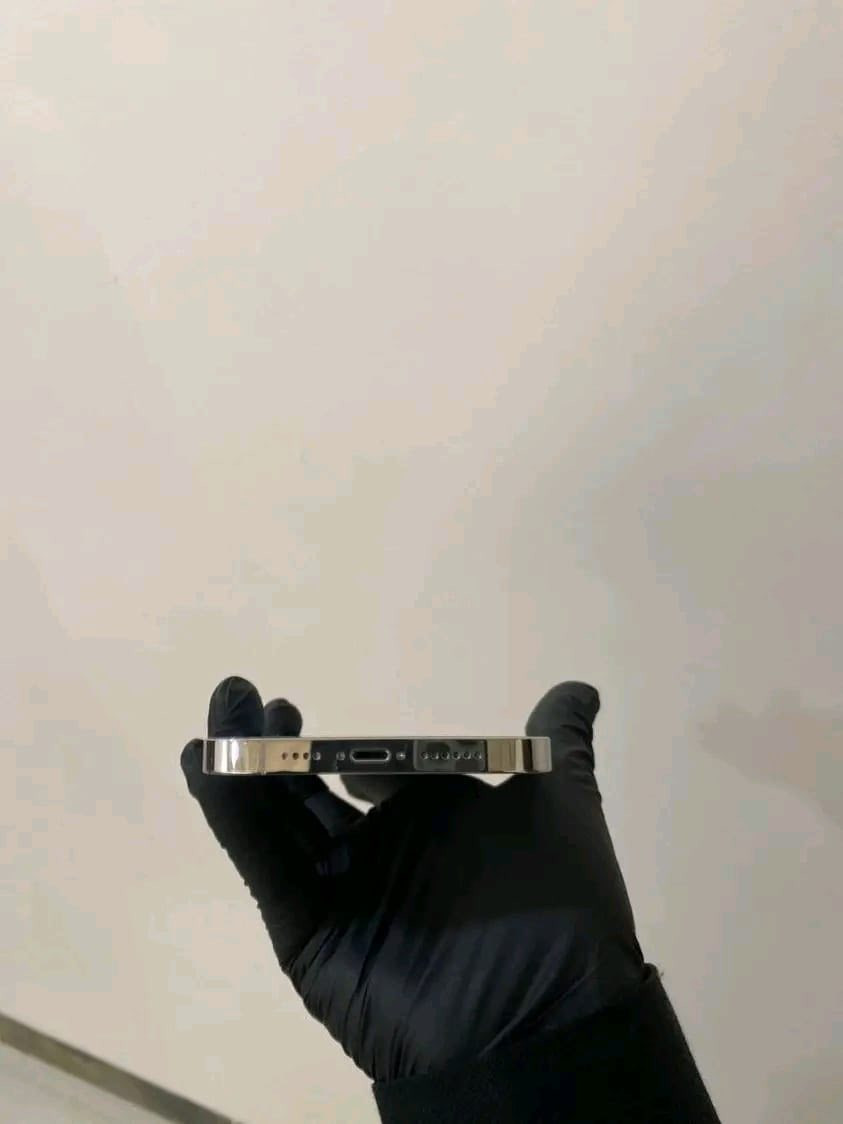 السلام عليكم متوفر 4 قطع آيفون 13 برو ماكس ذاكره 128 تك البطارية  90 وفوك الاجهزه مبدل بيها عدسه كامره وحد من كل جهاز   داخل شركه ابل بدون مسج التواصل علا الرقم *********** او واتساب علا الرقم *********** يوجد قصاد
