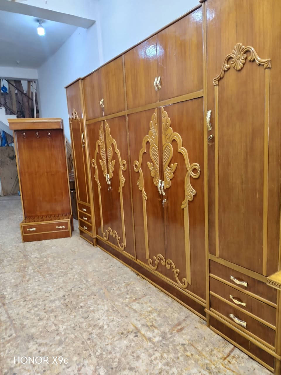 السلام عليكم غرفه كامله ام 6️⃣ بيبان شغل درجه اولى تسكام غرفه كامله وجاهزه اي نقص ما بيها ام الست بيبان طابقين جاهزه وكامله نظافتها 80% الوجه صاج والداخل صاج الغرفه سيت واحد وجاهزه اي نقص ما بيها السعر 650 شامل الشد والتوصيل مجاني داخل النجف والشراي يتصل ***********
