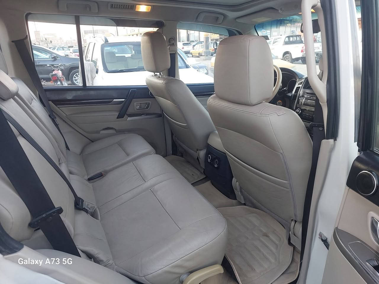 باجيرو ٢٠١٥ خليجي حادث بصيط خشم الجاملق الأيمن كلير البنيد والباب سائق  لون ابيض لؤلؤي سياره جديده بمعنى الكلمة سياره  جديده بمعنى الكلمة مواصفات  عاديه   مكينه ٣٥٠٠ المرغوب ٧ راكب ٣قطع تبريد  حساسات خلفيه نضام مانع الانحدار  لد نهاري  يدات نيكل اصلي اشاير بلمري مري شفط ويل كبير داخل بيجي   سياره مال جني  أي نقص مابيها رقم اربيل دولي  العنوان ميسان سعر ١٦٠  الاستفسار ***********
