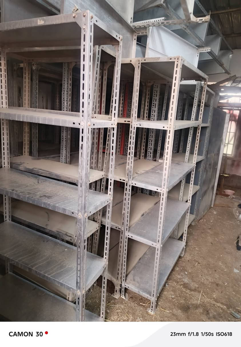 سلام عليكم يوجد رفوف ثقيل او خفيف سعر واحد ٣٥ قفل او لوكر بابين ٧٥ قفل او جرارا ثقيل ٣٥ قفل ‏‪***********‬‏
