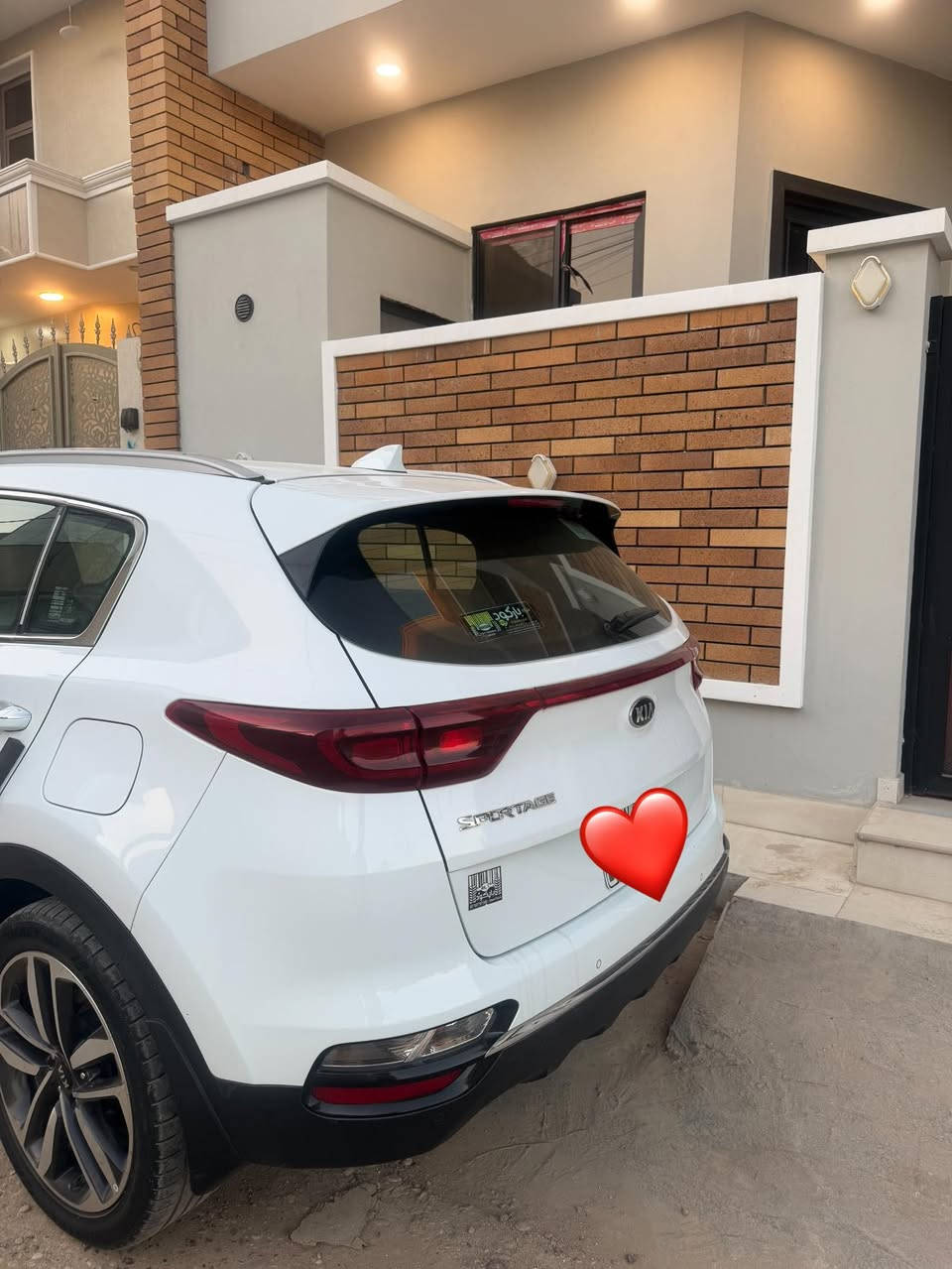 السلام عليكم للبيع سبورتج٢٠٢٠ خليجي رقم بغداد
مكفوله كفاله عامه ماعدا كم رصعه بسيطات جدا اثر حالوب في القماره والبنيد مامبينات موصفات الاعتياديه السعر ١٨٩ وبيها مجال بسيط
عنوان السياره بغداد كاظميه 
للاستفسار الاتصال على الرقم 
***********
