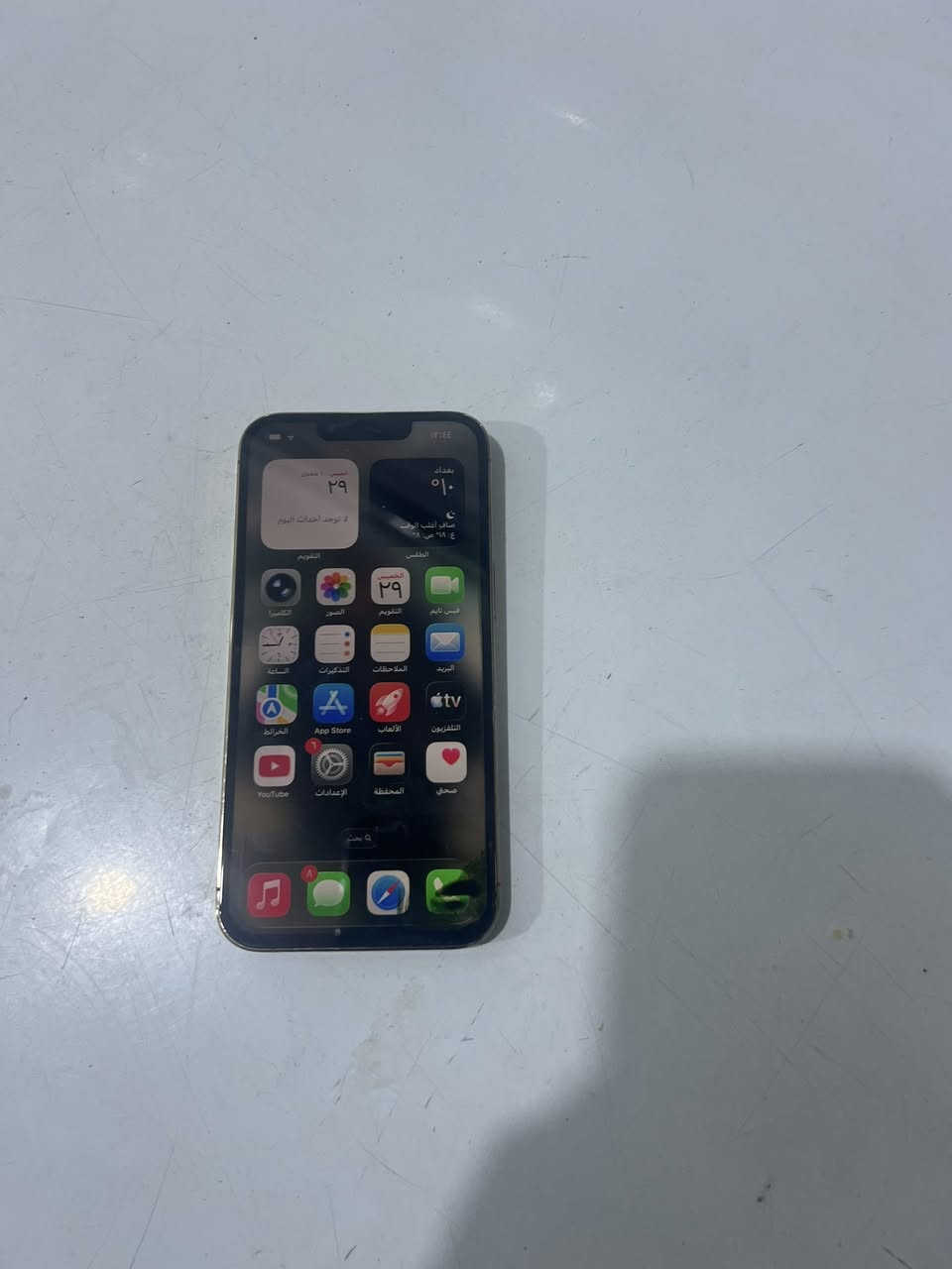 السلام عليكم تلفون لبيع آيفون ١٣ برو  عربي شرق اوسط مبدل شاشة وبطارية ول الشاشة بيهة ضربة مثل ماوضح ذاكر ١٢٨ فسي أيد شغال السعر ٣٠٠ بي مجال حك الجية مالتك مكاني ديالى تقاطع القدس رقم ***********

