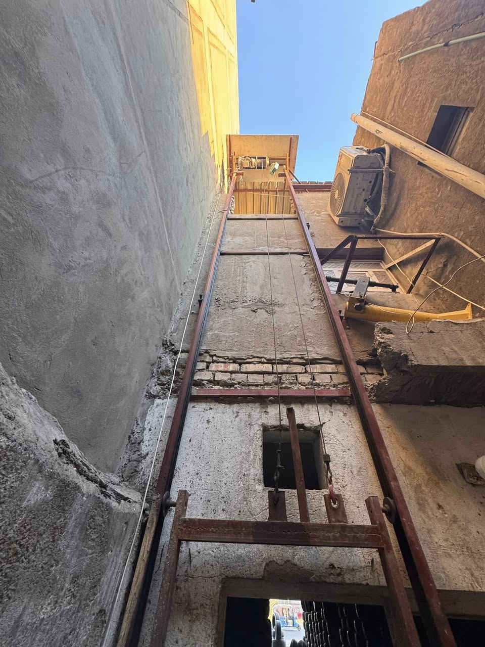 مصعد للبيع للاستفسار ***********
