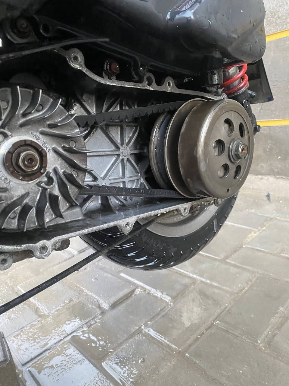 سلام عليكم 
دراجه سكنس فحل 
لون اسود 
أشاره ترحيب في المازدا 
دراجه بلاديه 
تعليك اشاير 
كلجات نظيفه 
الصفاح مال بجم كاربون فايبر 
 بيه شغله وحده القلق مال بانزين مكسور 
الدراجه رايده 250 بيه مجال 
اتصال او المراسله على الوتساب 
*********** 
عنواني الحريه بغداد
