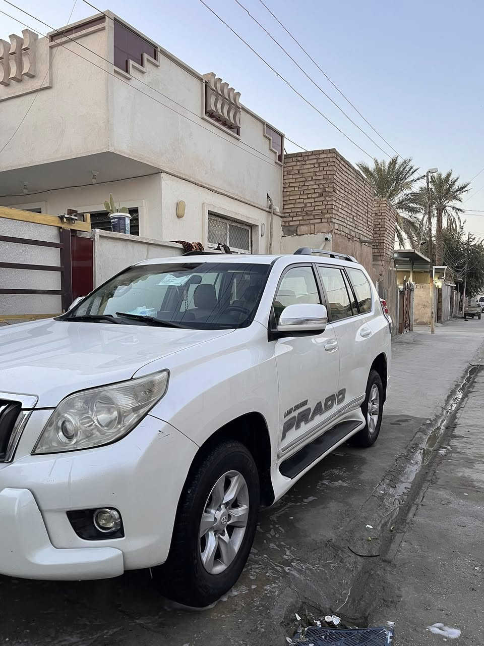 سلام عليكم لاندكروز برادو خليجي البيع موديل 2010  مكينه 6 سلندر  الفئهTxL  ماشيه 135كم 7 راكب بدون صبغ بيها بس قطعتين مبدله السعر خاص ***********
