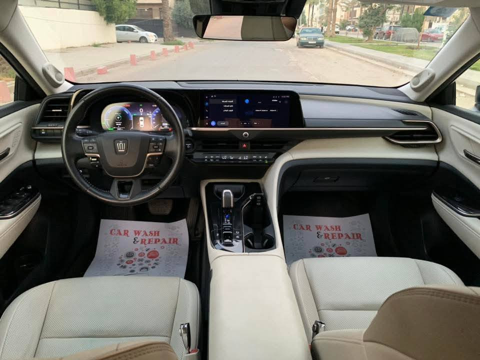 السلام عليكم كراون فول خليجي عبد اللطيف موديل 2024 ماشيه 33 مكفول صبغ وبارد السعر 335قفل ***********
