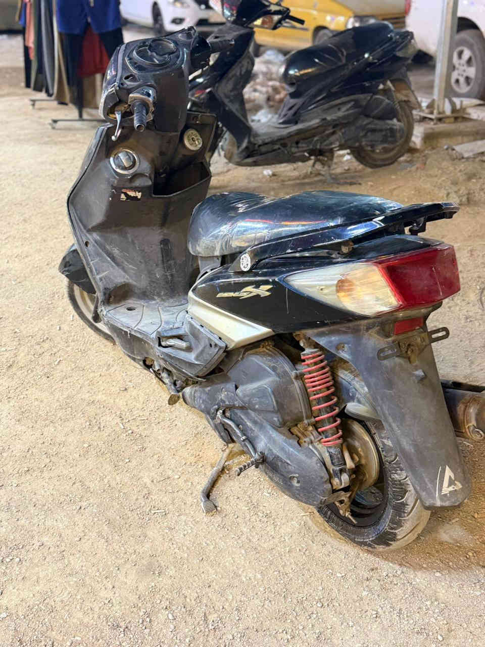 من رخصت الادمن سكنس فحل للبيع دراجه كامله بدون نواقص بدون ايسي عدا بس النوزل ينرادله تنضيف شويه وصخ دراجه بدون اوراق وبدون اي مشاكل ماعليها ايشي دراجه خير من الله نضيفه بشكل  تنگر وتطلع 
رايدها ب700 وبيها مجال حك جيه 
رقمي *********** 
مستعجل ع بيعتها معتاز
