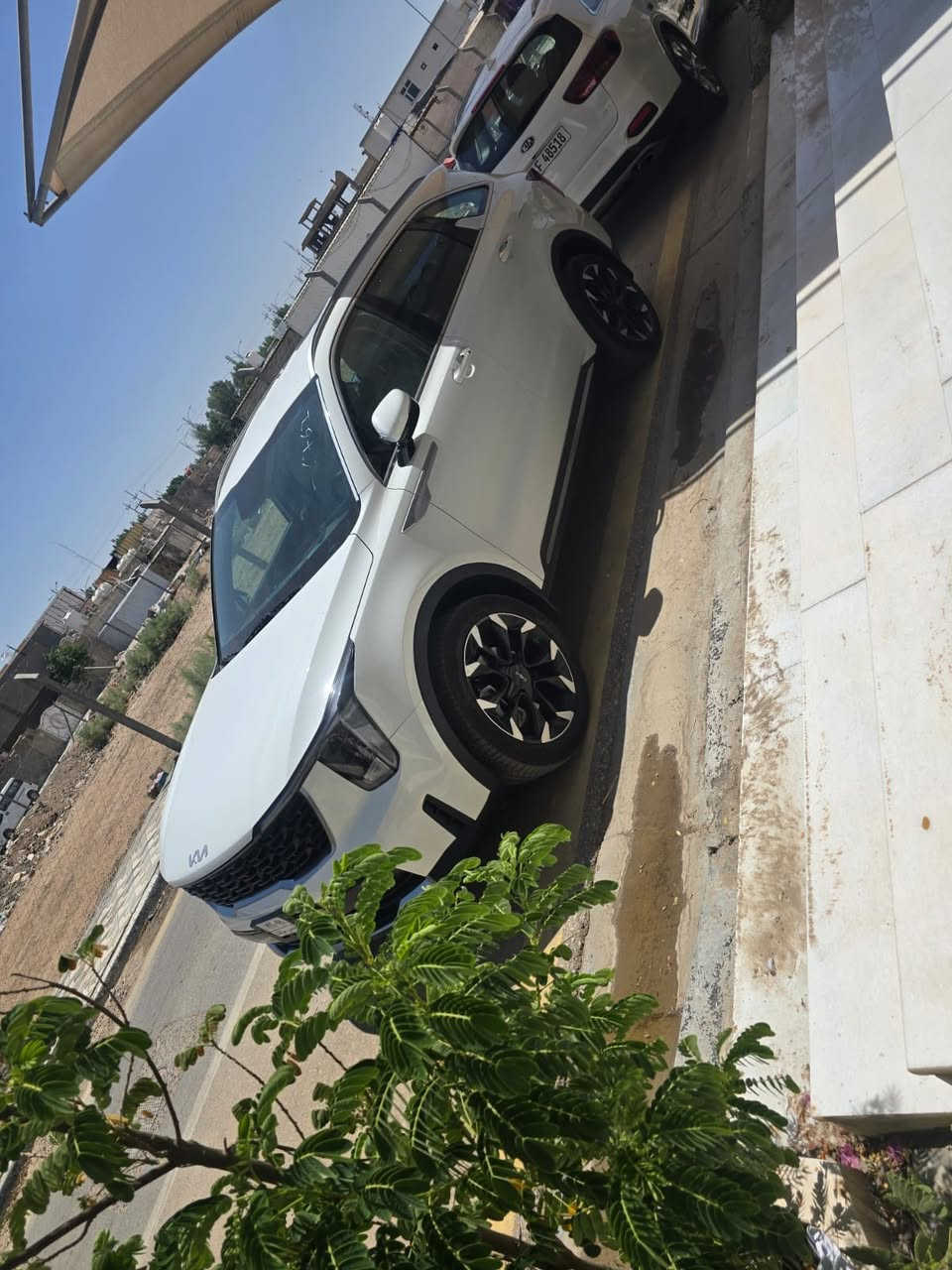 سلام عليكم 
سورنتو موديل 25 ماشيه 12 الف بعدهي زيرو 
كفاله عامه من كلشي جديده 
ويل 20 داتا شو. دبل كامره 6 سلندر 
مكانها كربلاء للاستفسار :- 
***********
