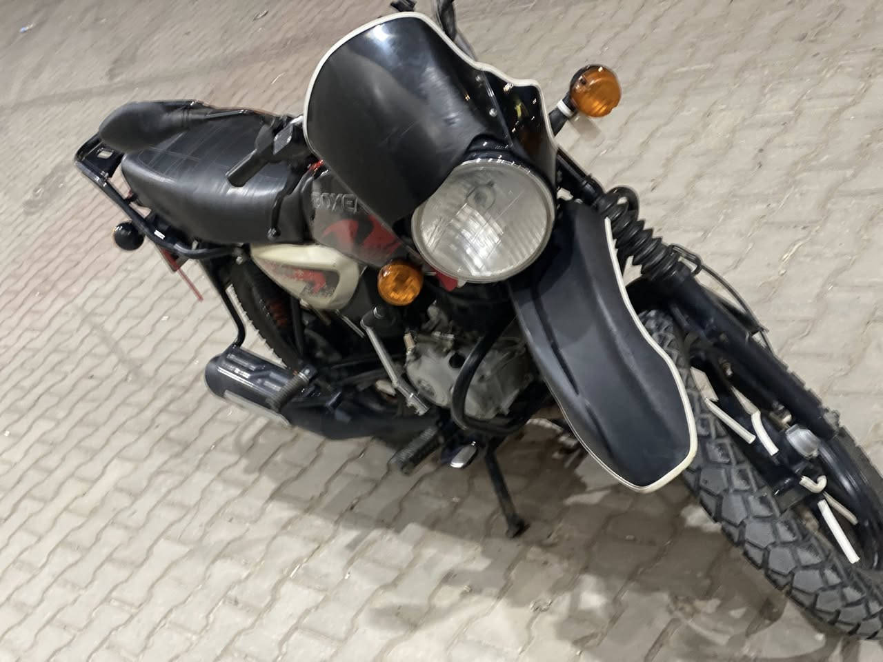 لام عليكم مرقم للبيع مديل 23 الدراجة خير من الله نكرة سلفة مابيها نقص ولو برغي والدراجة باسمي تحويل ثاني يوم رقم بغداد المكينة خير من الله كهربائيات كاملة ومكفولة الدراجة مكاني بغداد الغزالية والرقم*********** 
السعر2700000 مليونين وسبعمية وبيها مجال
